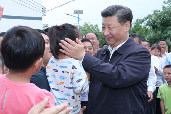 習近平到潭頭村看望老區群眾 習近平到潭頭村看望老區群眾